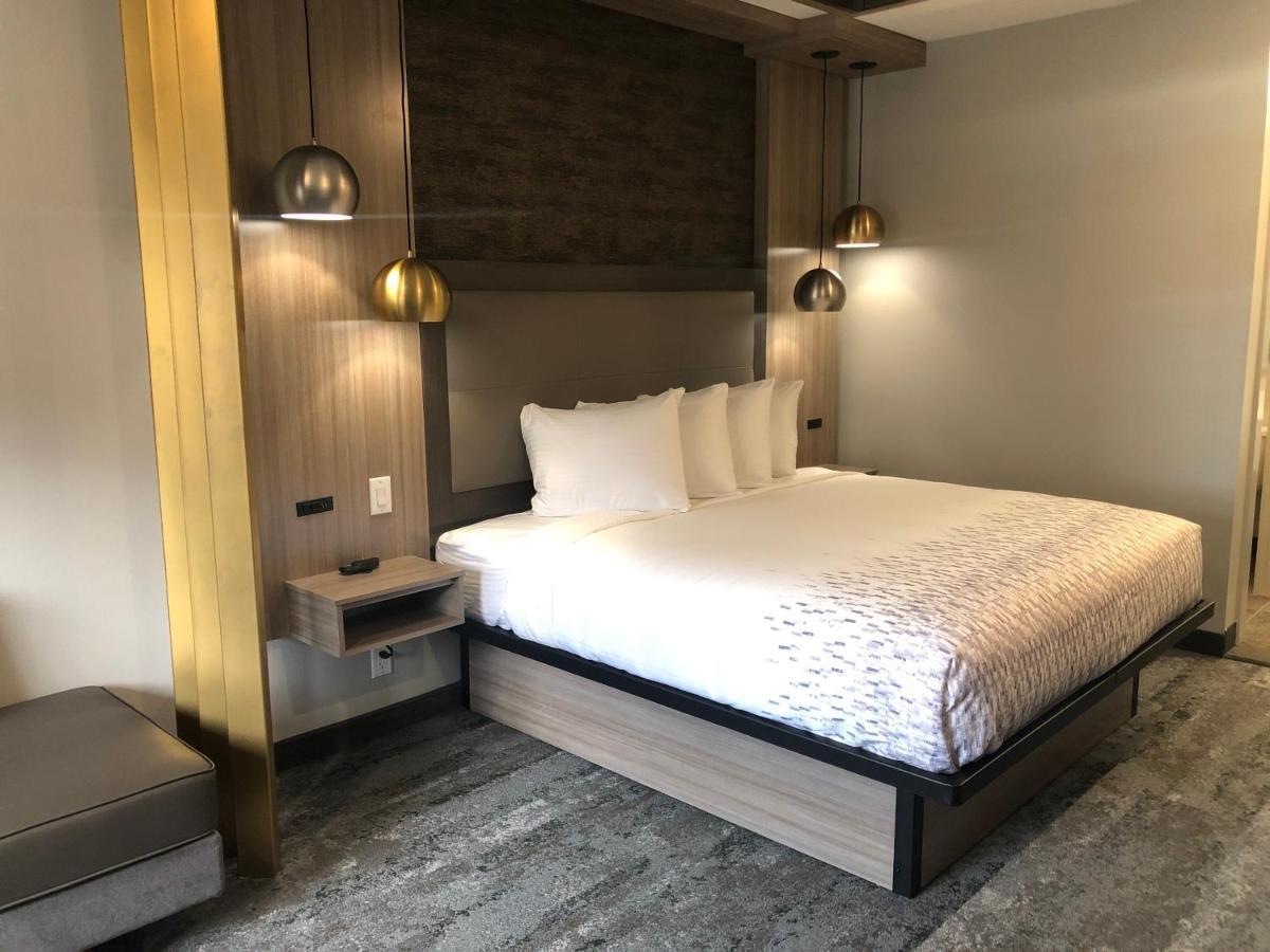 Hotel Solara I-45 & Hobby Airport Хьюстон Экстерьер фото