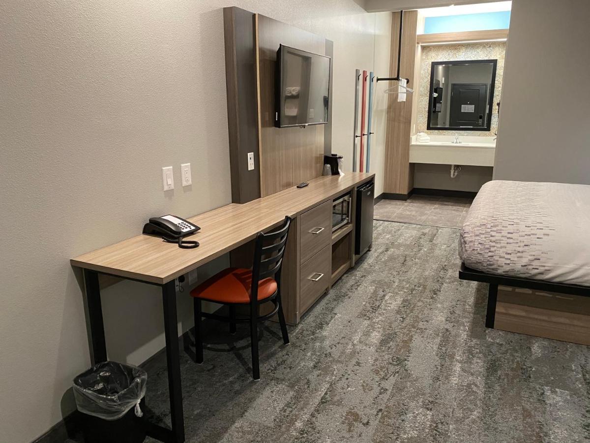 Hotel Solara I-45 & Hobby Airport Хьюстон Экстерьер фото